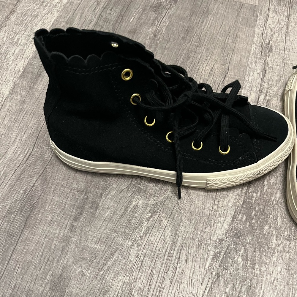 Used girls Converse in good condition